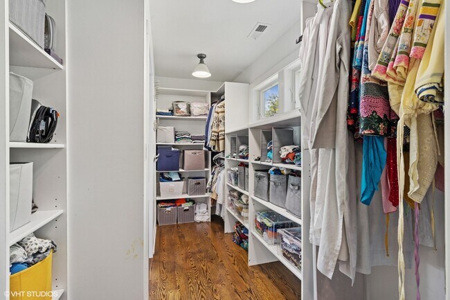 Building Photo - 534 Ridgeland Ave