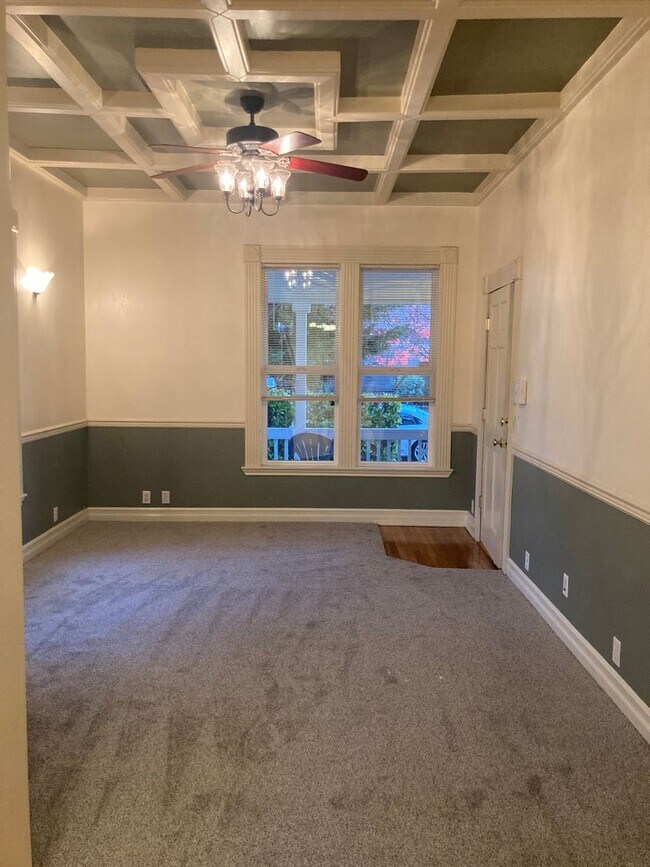 Building Photo - Beautiful Ground Level 1Bed/1Bath with Deck Close to Downtown Albany!