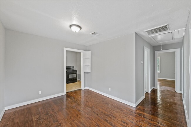 Building Photo - 4125 Dockrell St