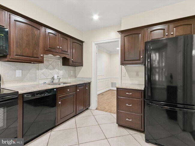 Building Photo - 4424 Westover Pl NW