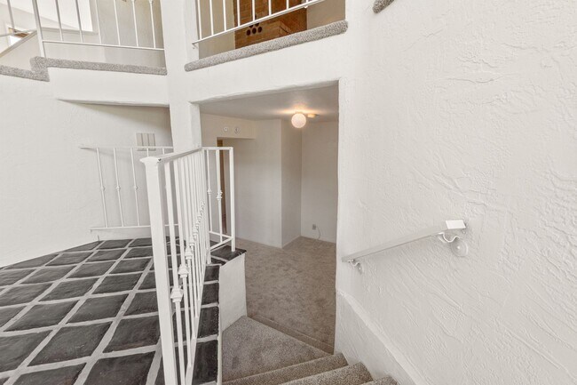 Building Photo - Ocean View Prime Location