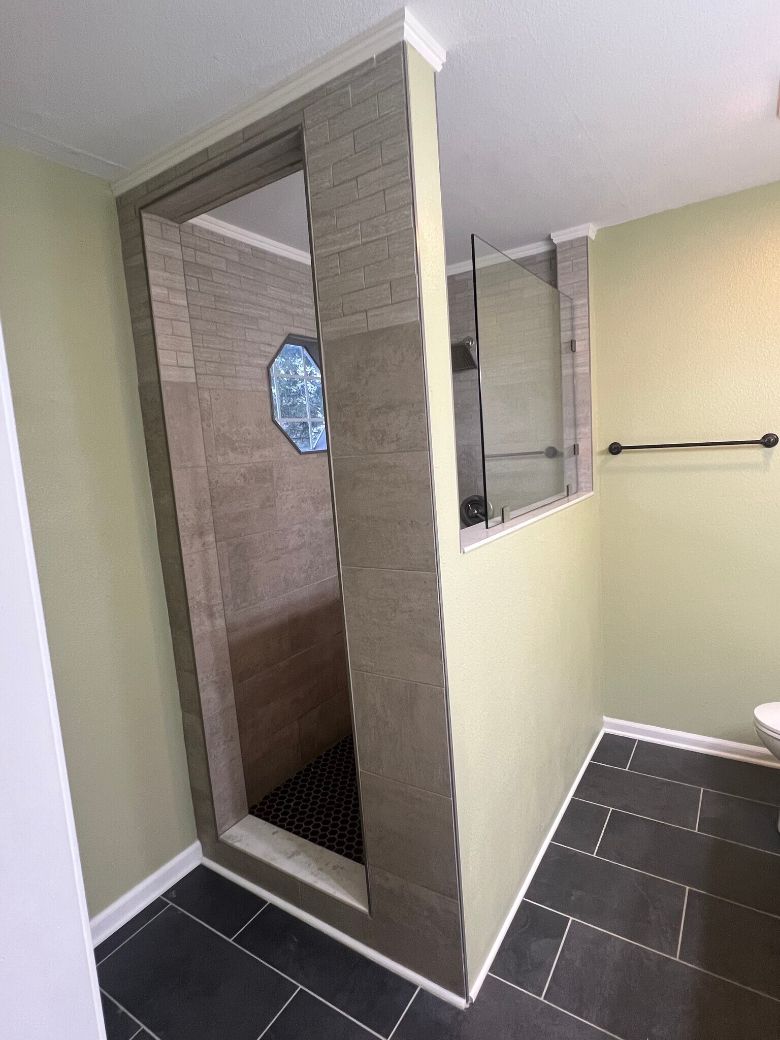 Master bathroom - 227 Lakemoore St