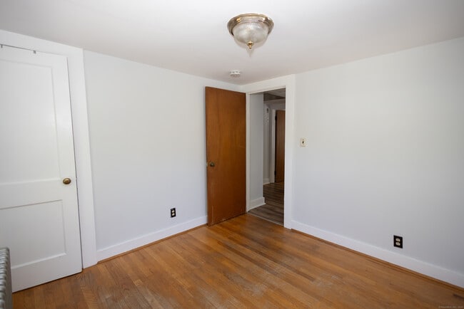 Building Photo - 148 Beecher St