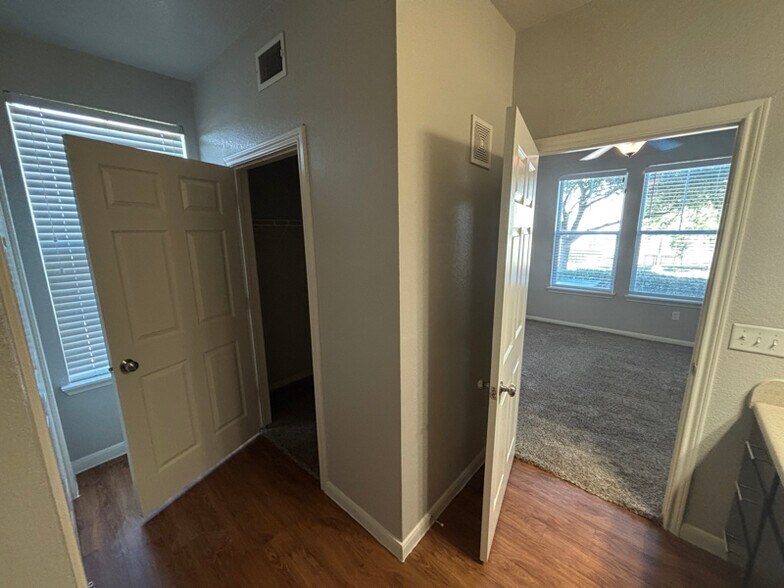 Building Photo - 1811 Medical Pkwy