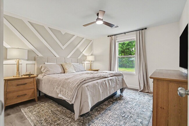 Building Photo - New 4BR Home | Ideal for Families & Teams
