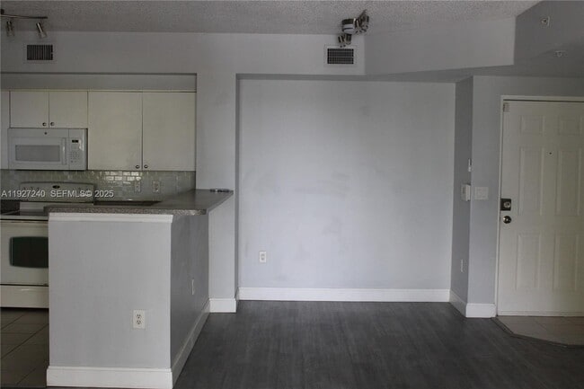 Building Photo - 1541 S Ocean Blvd