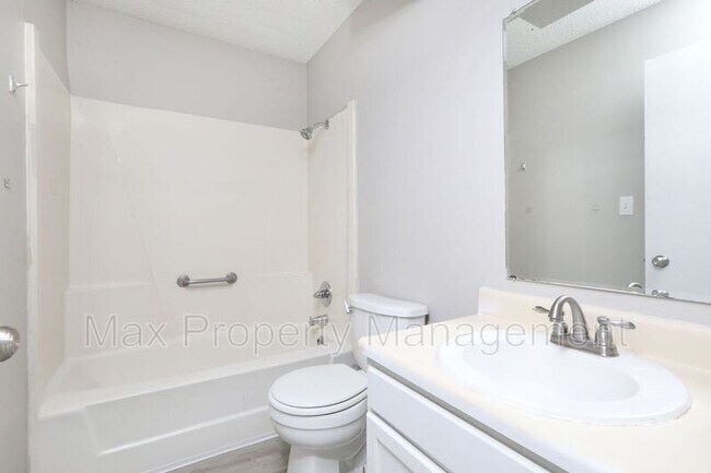 Building Photo - 505 E McKinley Ave