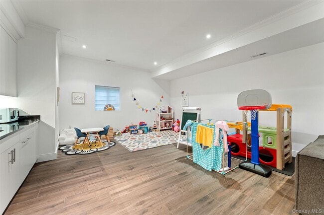 Building Photo - 20 Brookline Rd