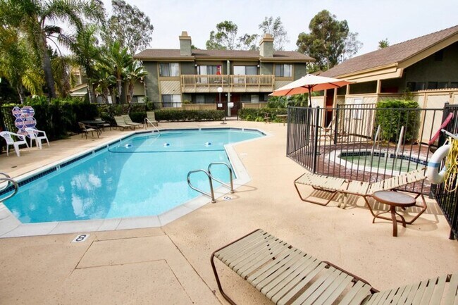 Building Photo - Beautiful finishes, MUST SEE! Renovated 1 bedroom condo in La Jolla Park Villas! Includes 1 COVER...