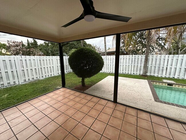 Building Photo - 3291 SW 4th St