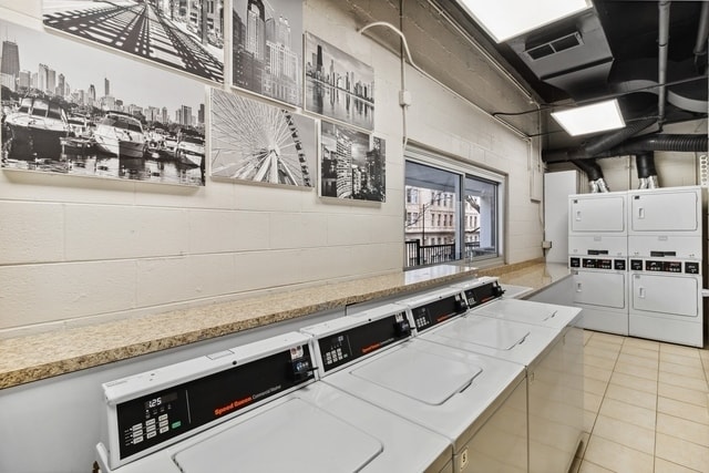 Building Photo - 71 E Division St