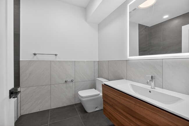 Building Photo - 160 Brunswick St