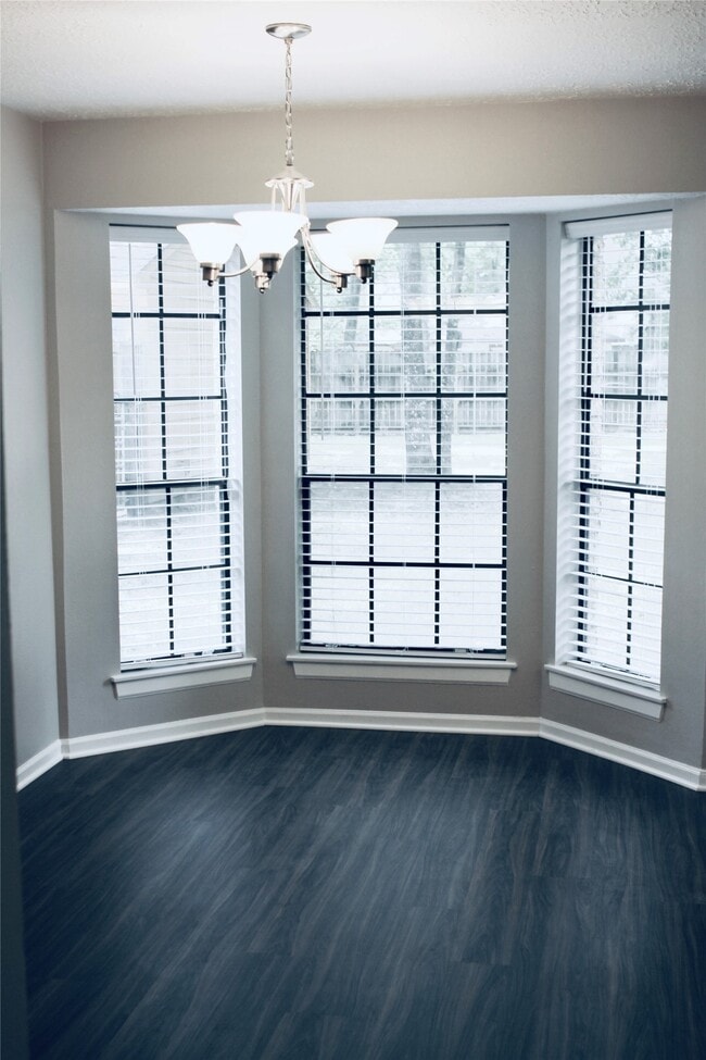 Building Photo - 4110 Valley Haven Dr