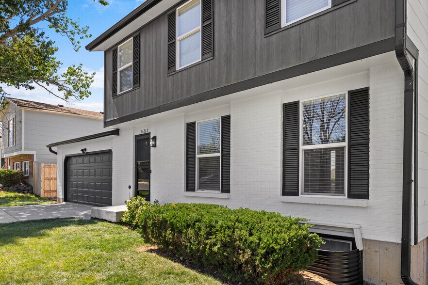 Building Photo - 16562 E Louisiana Dr