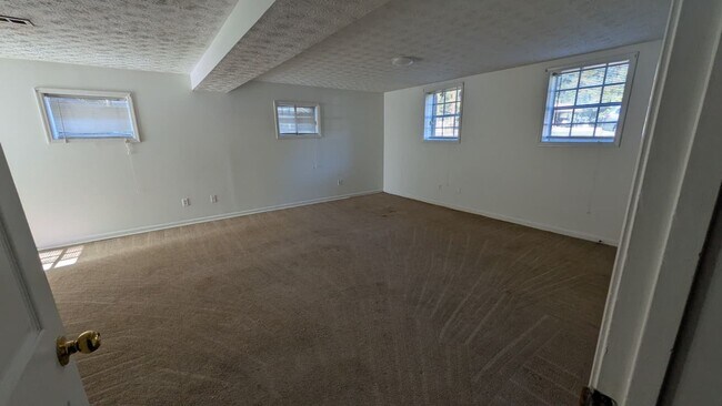 Building Photo - 6613 Stark Ct