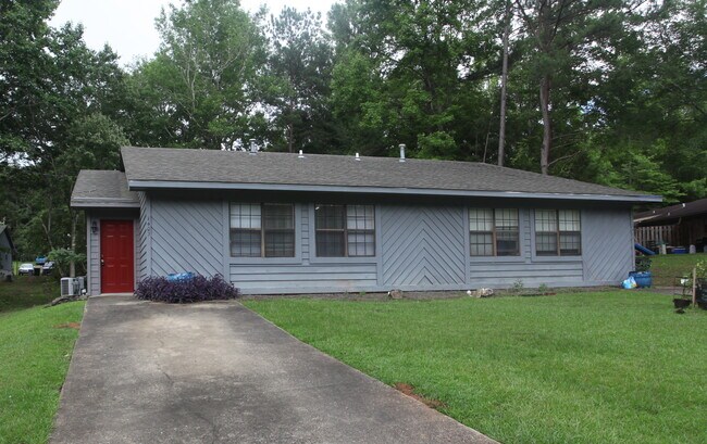 Primary Photo - Hampton Drive Duplex Available August!