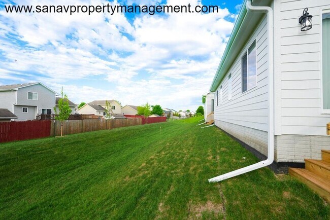 Building Photo - "Modern Comfort Meets Convenience: Your Ideal Home in Waukee"