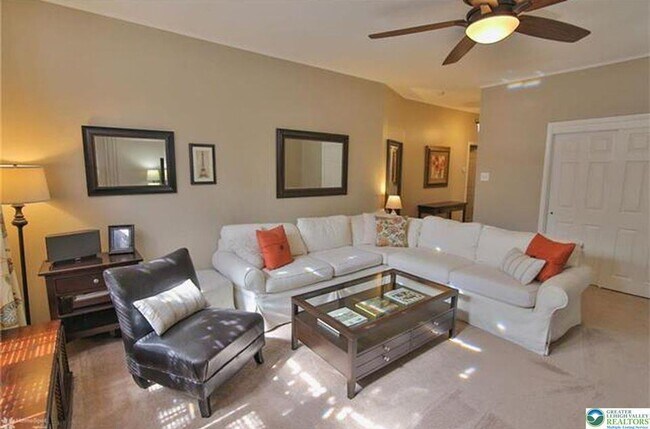 Building Photo - 325 N Eighth St