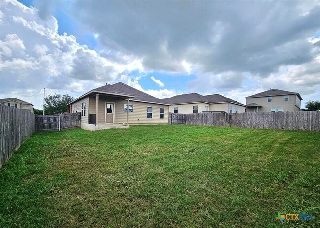 Building Photo - 729 Community Dr