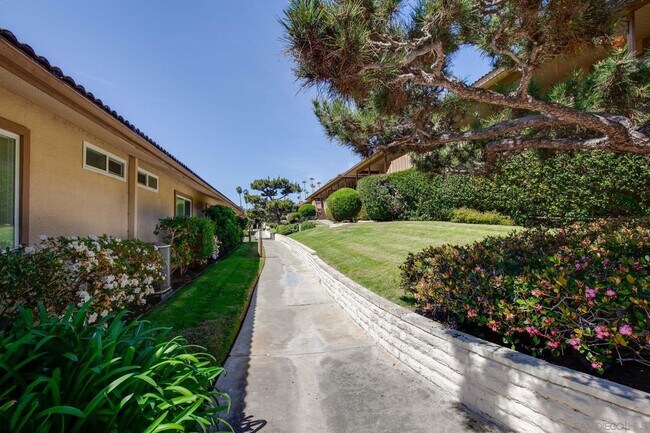 Building Photo - Single Level Condo in Lake San Marcos