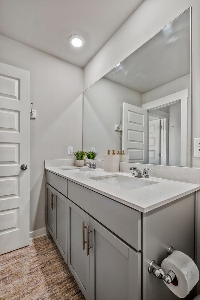 Building Photo - 1006 Baltusrol Ln