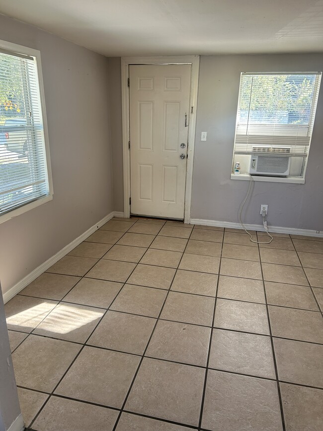 Building Photo - Largo