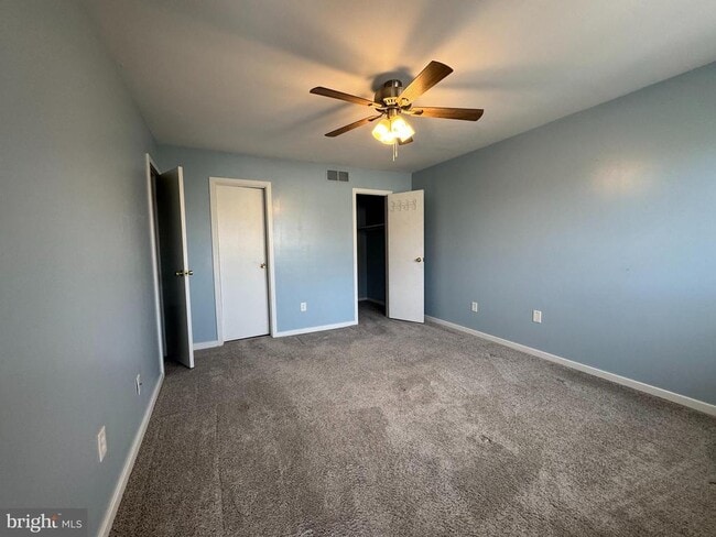 Building Photo - 1405 Roberts Way