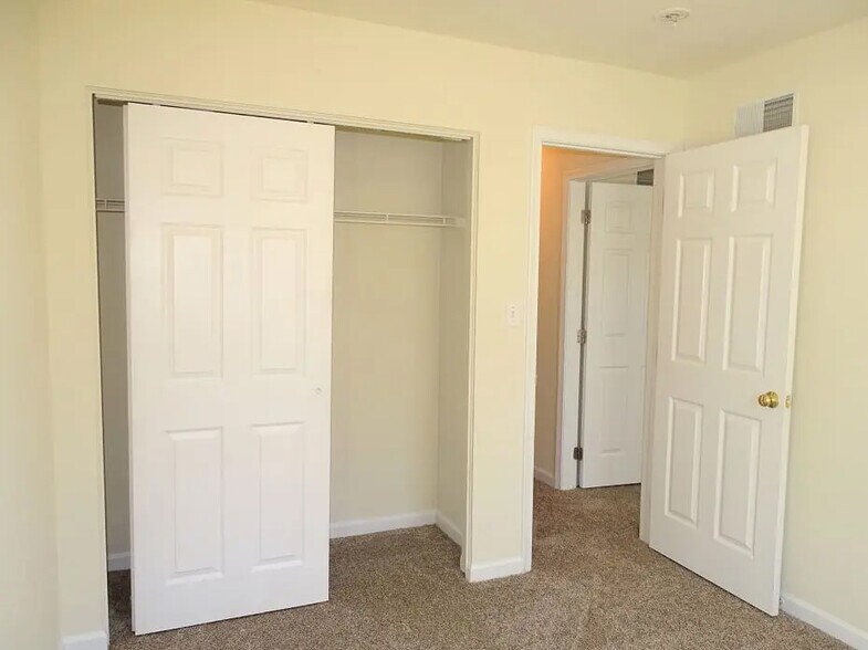 Building Photo - 104 Park Place Cir