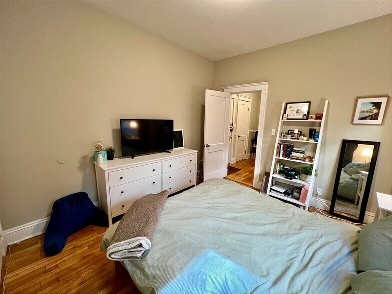 Building Photo - 315 Allston St