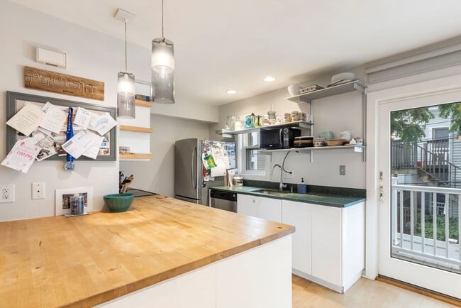 Building Photo - 63 Bolton St