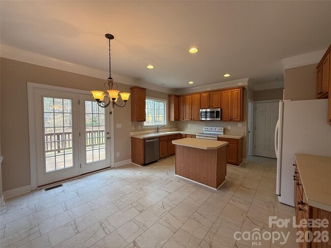 Building Photo - 3993 Lake Shore Rd S