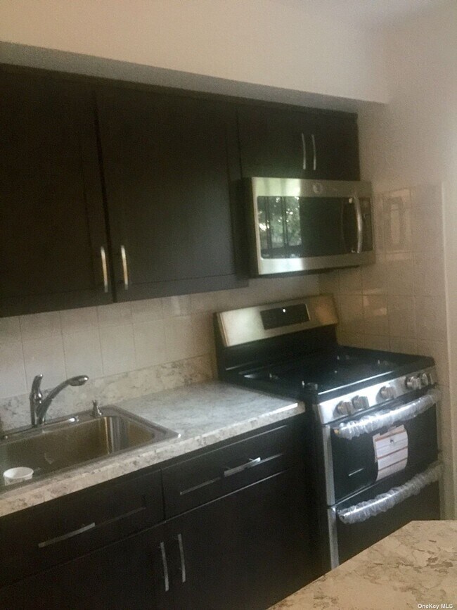 Building Photo - 42-16 Little Neck Pkwy