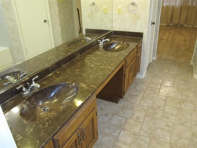 Building Photo - 4206 Harcourt Dr