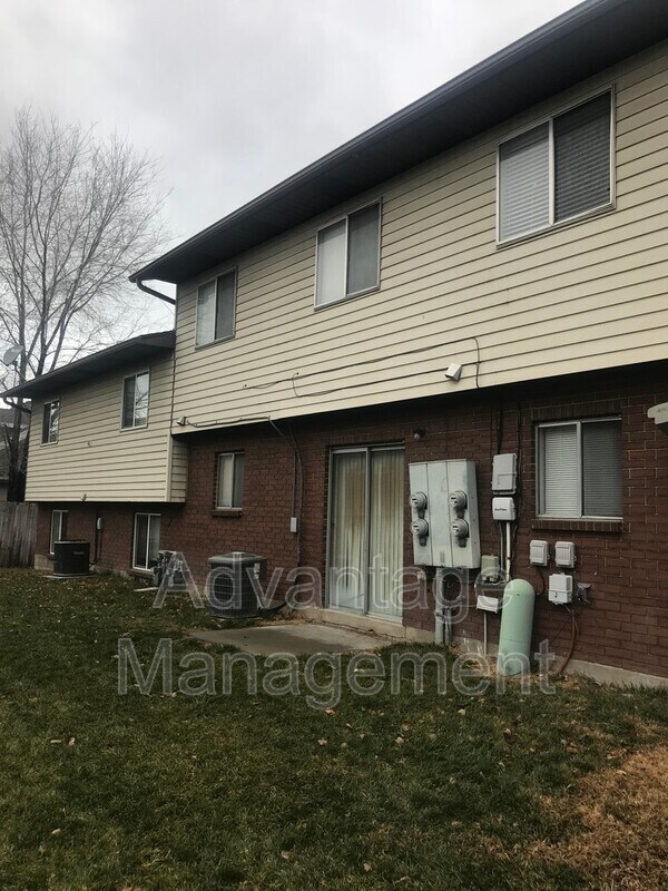 Building Photo - 952 S Freedom Blvd