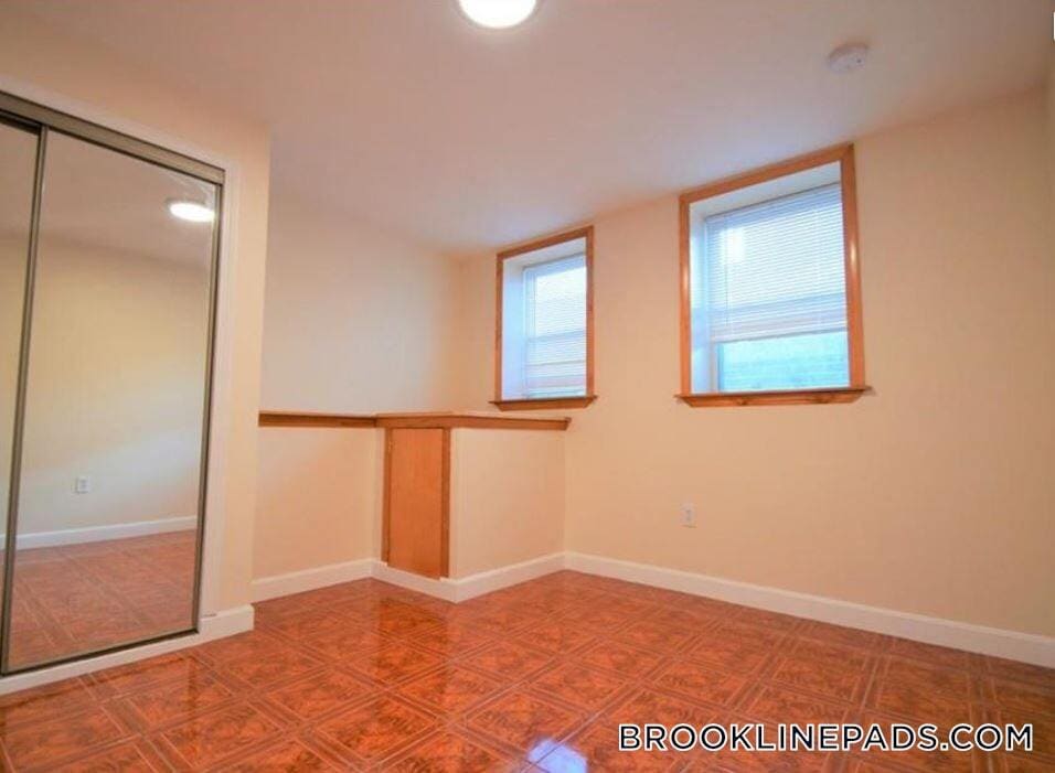 Building Photo - 73 Thatcher St