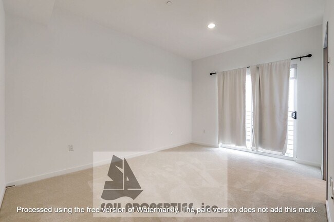 Building Photo - Experience luxurious beach living -Marina ...