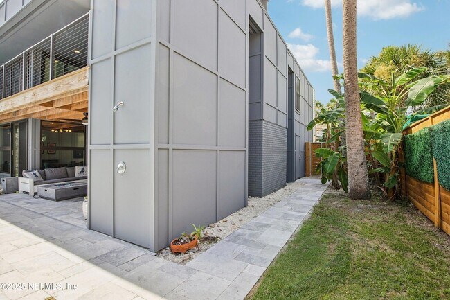 Building Photo - 248 11th St