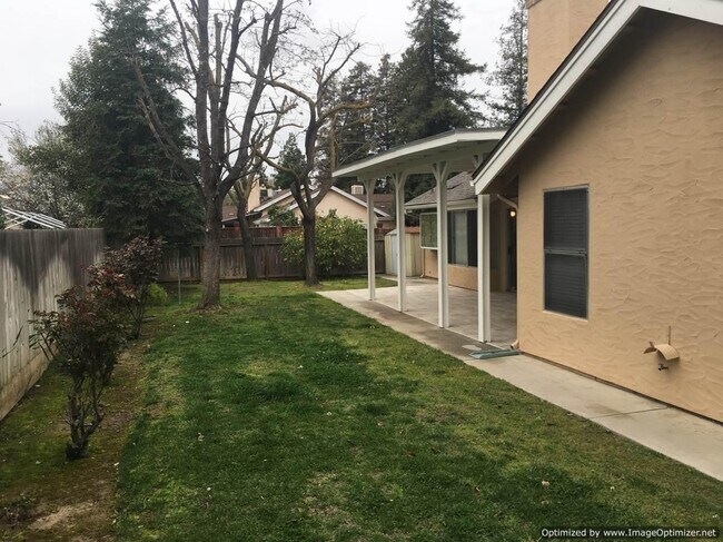 Building Photo - 530 W Alluvial Ave