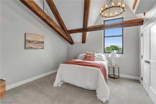 Building Photo - 2130 W 42nd St