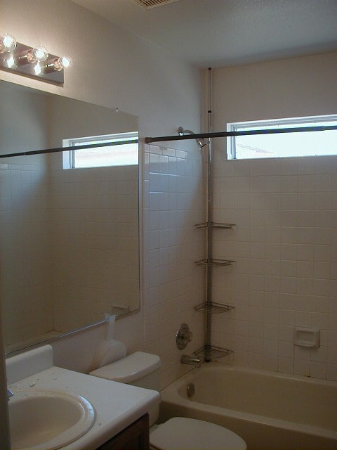 Building Photo - 3 Bedroom on NW side in Linda Vista Estates!