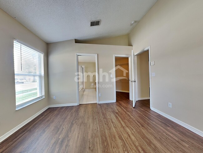 Building Photo - 1353 Crimson Clover Ln