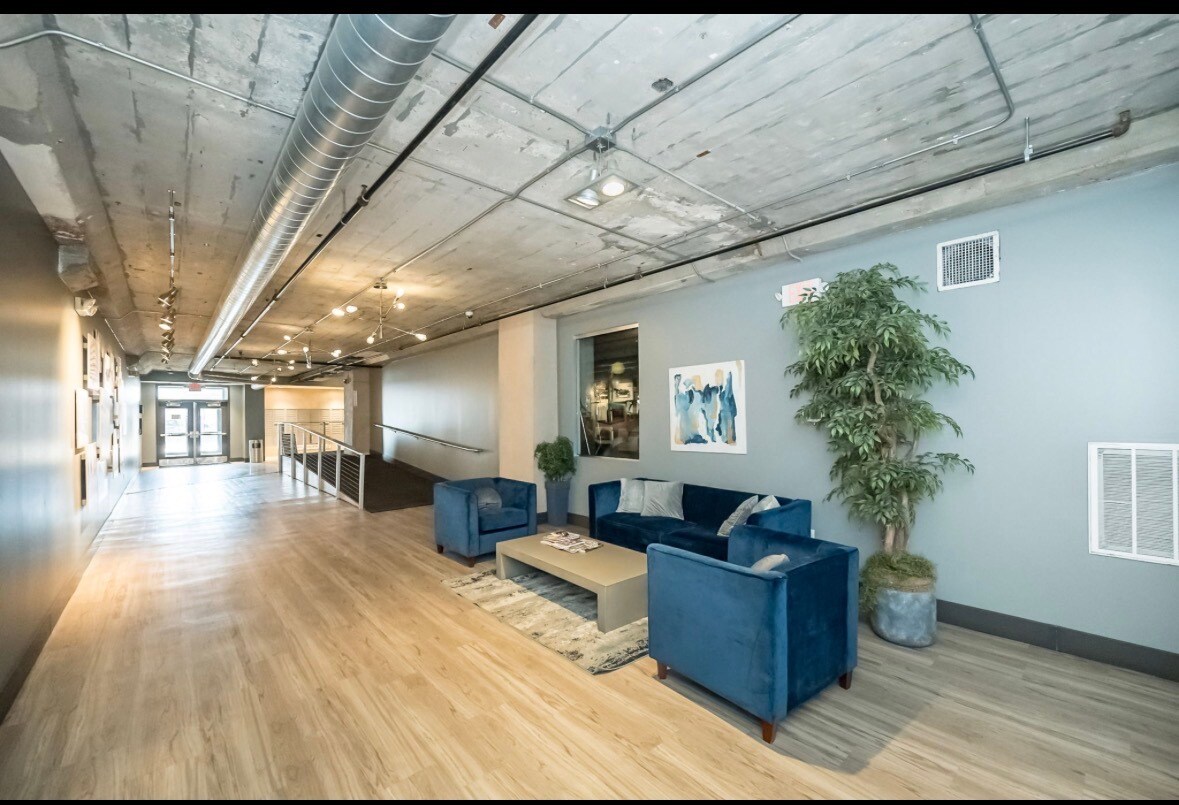 Building Photo - 4100 Forest Park Ave