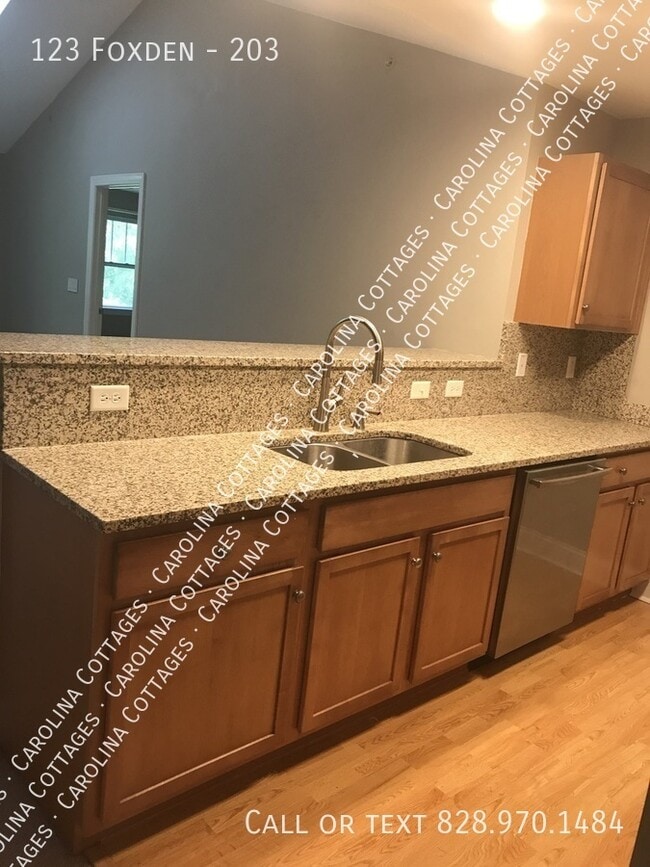 Building Photo - 123 Foxden-203