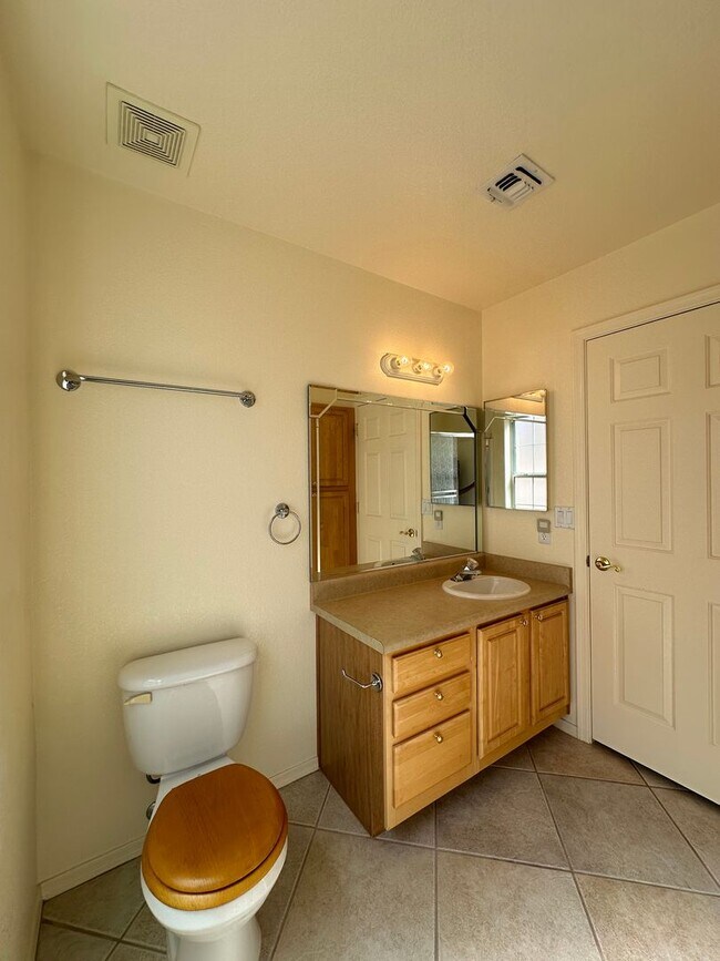 Building Photo - Beautiful 3 Bed / 2 Bath Home Backing to Cerbat Cliffs Golf Course!