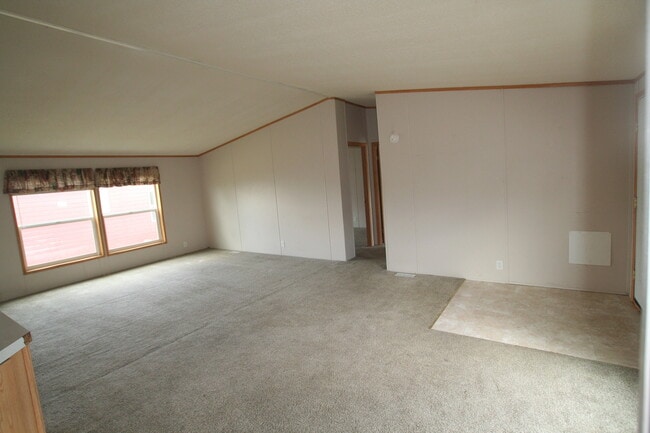 Building Photo - 3 Bedroom Modular Home in Babcock Vista!
