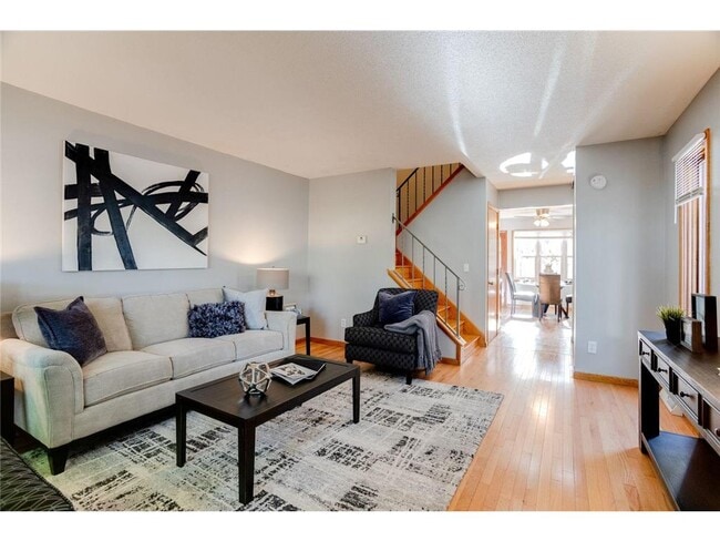 Building Photo - 821 Weeks Ave SE