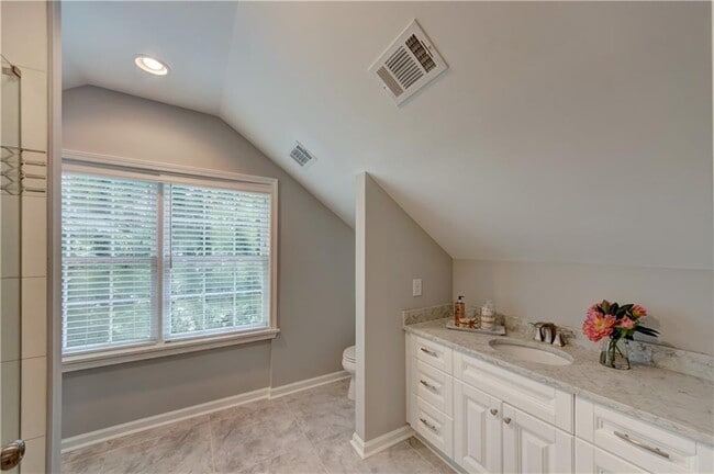 Building Photo - 4540 Club Valley Dr NE