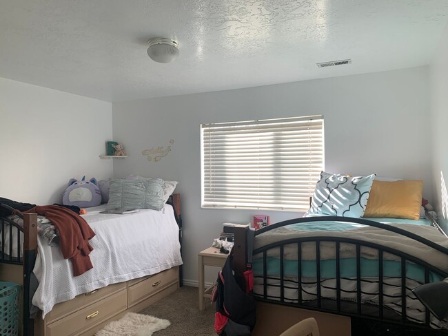 Building Photo - WHOLE APARTMENT available in Santa Barbara Condos for Fall 2027