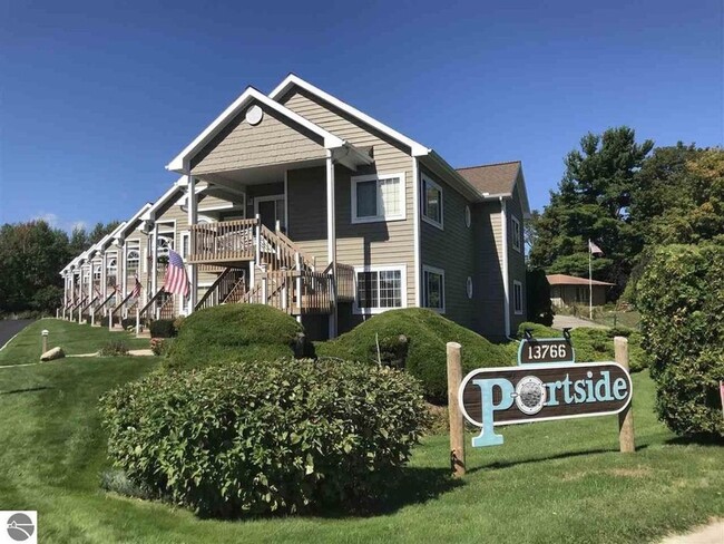 Building Photo - Furnished-Bay Views- Long Term!