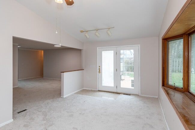Building Photo - 6757 Summerdale Dr